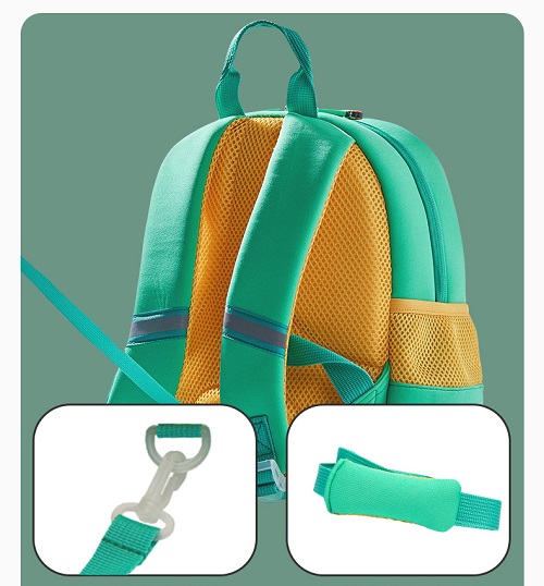 Cặp học sinh mẫu giáo chú vịt